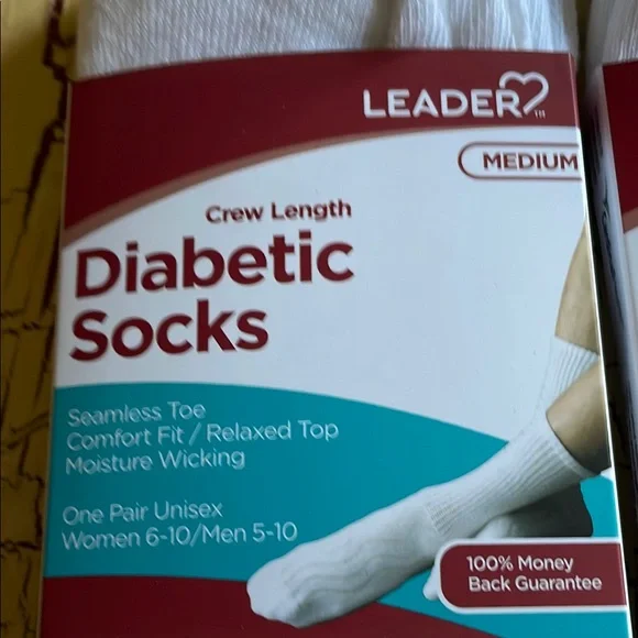 NWT 2 pair Unisex Diabetic crew length Socks with Cushioned Comfort - Picture 2 of 4
